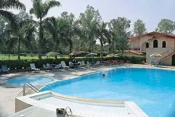 Ashok Country Resort Gurgaon 4*,