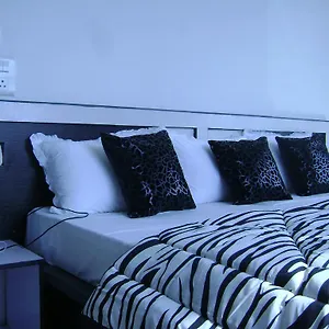 https://aura-suites.top-gurgaonhotels.com